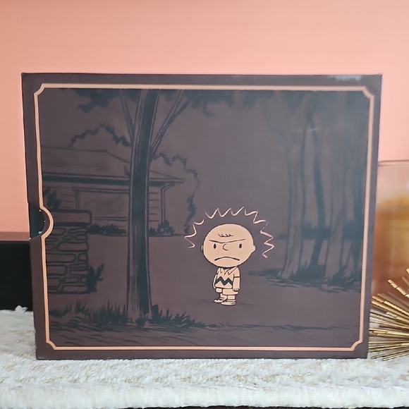 Black Peanuts Collection - Picture 3 of 7